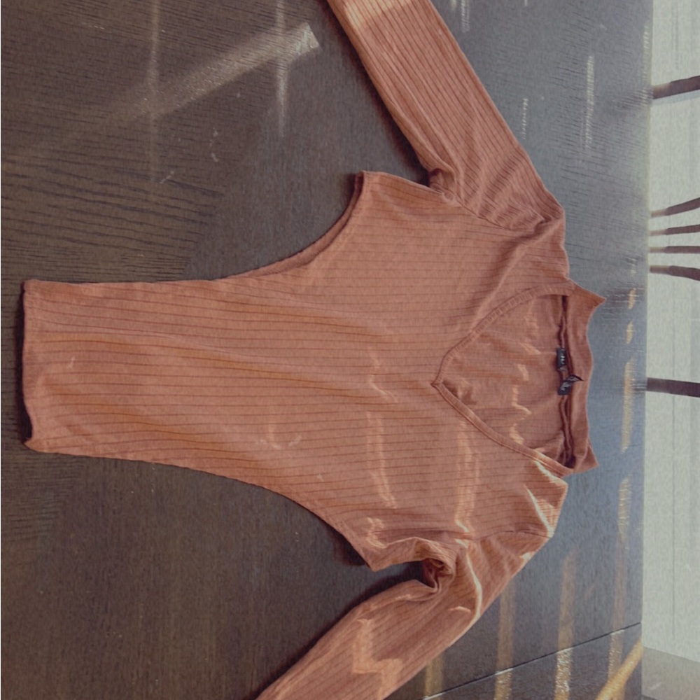 Long sleeve crop top